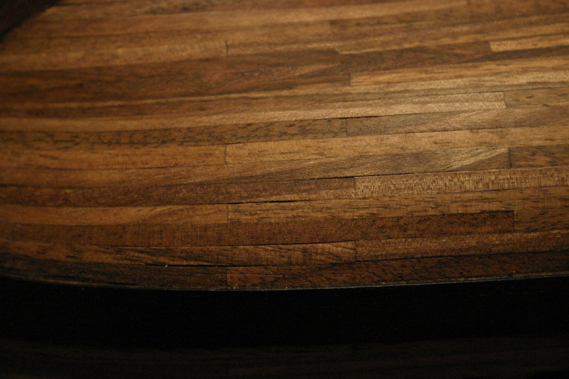 Na dvou obrázcích jsou vidět díry v plaňkování - dalo by se to zatmelit (ani by to nebylo vidět), ale řekl jsem si, že když už to je 