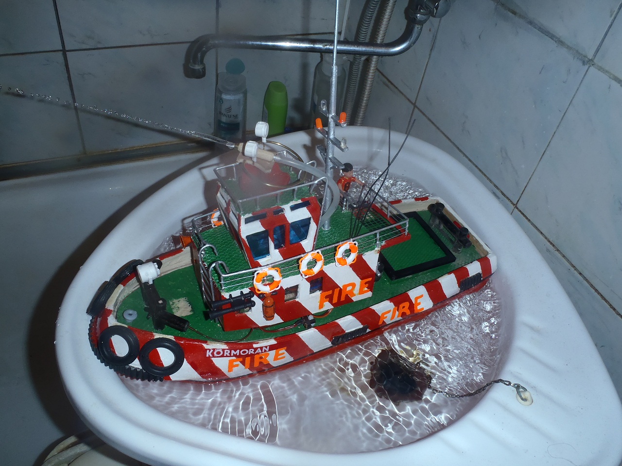 Kormorán-původně je remorkér,v průběhu stavby se z něj stala požární lod´,s funkční stříkačkou.